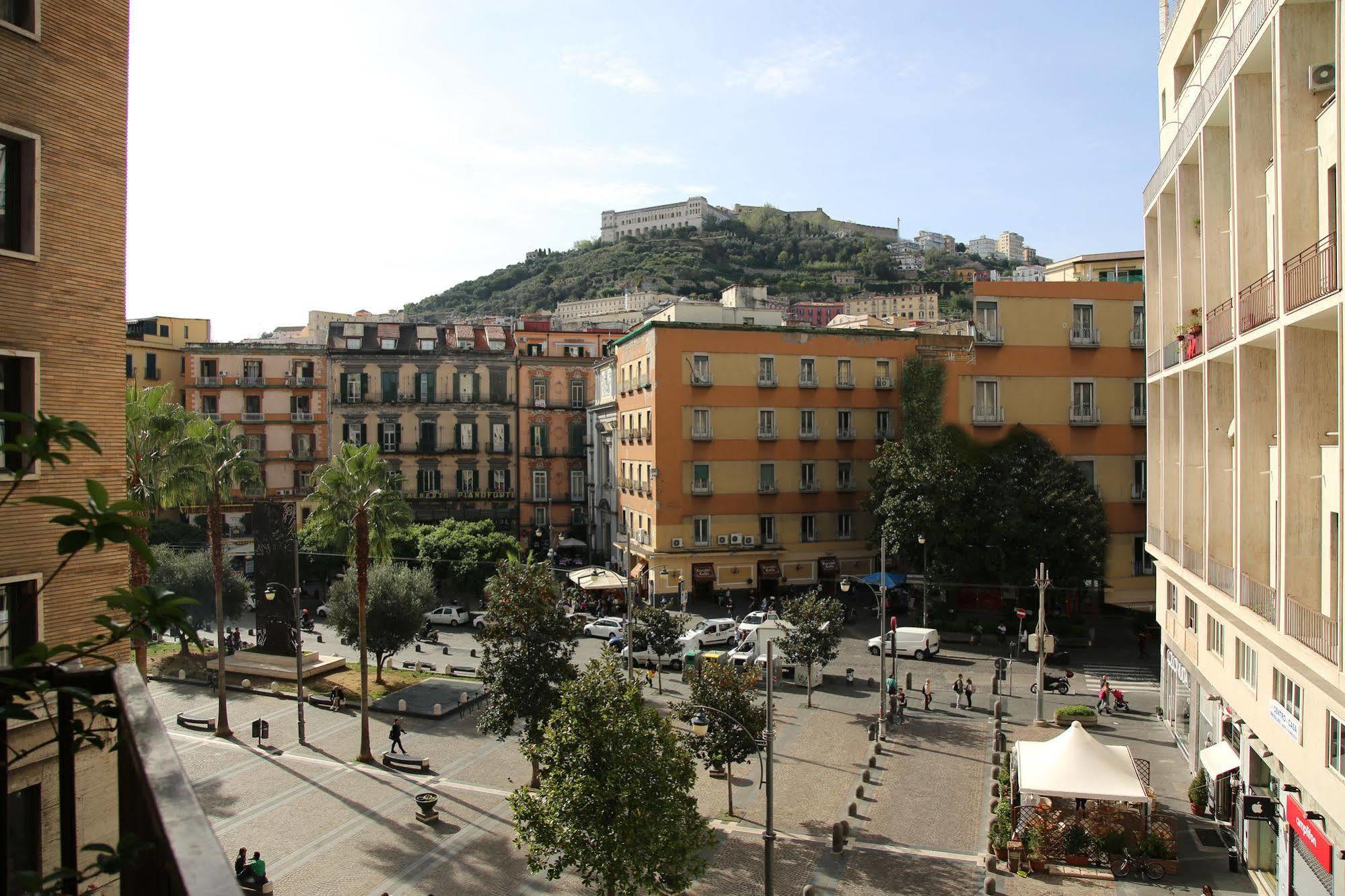 Boutique Hotel Piazza Carita' Naples Extérieur photo